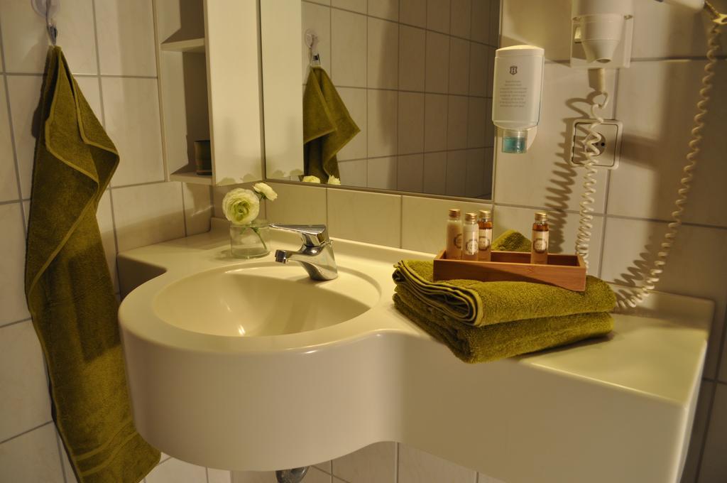 Landhotel Gillenfelder Hof Ngoại thất bức ảnh